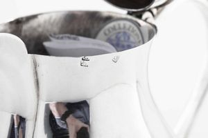 Cuccuma. Venezia XVIII secolo. Marchio dell'argentiere AA e marchio camerale dello stato pontificio in uso dal 1815 al 1872 (di ricontrollo)  - Asta Argenti da Collezione | XX secolo - Associazione Nazionale - Case d'Asta italiane