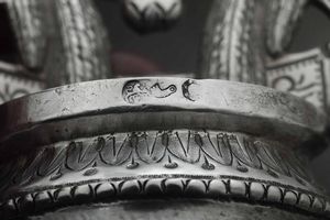 Coppia di acquasantiere a specchio. Venezia XIX secolo. Argentiere Giovanni Fantini. Bottega documentata in San Marco nel 1811  - Asta Argenti da Collezione | XX secolo - Associazione Nazionale - Case d'Asta italiane