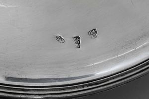 Alzata. Napoli quarto decennio del XVIII secolo. Marchi del console e argentiere Giuseppe Parmentiero  - Asta Argenti da Collezione | XX secolo - Associazione Nazionale - Case d'Asta italiane