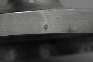 Coppia di candelabri. Napoli, XIX secolo. Marchio del console Paulo de Blasio in uso dal 1832 al 1835 e macrhio dell'argentiere DAR (non identificato)  - Asta Argenti da Collezione | XX secolo - Associazione Nazionale - Case d'Asta italiane