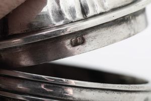 Caffettiera. Argenteria italiana del XVIII secolo. Marchio dell'argentiere consunto di difficile lettura.  - Asta Argenti da Collezione | XX secolo - Associazione Nazionale - Case d'Asta italiane