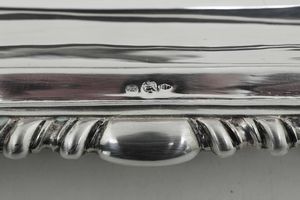 Legumiera. Argenteria artistica milanese. Marchio con fascio littorio in uso dal 1935 al 1945. Argentiere Messulam per Ostorero Torino  - Asta Argenti da Collezione | XX secolo - Associazione Nazionale - Case d'Asta italiane