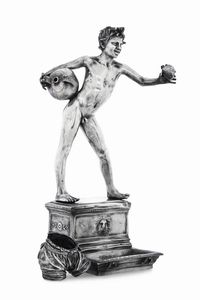 Acquaiolo con pantaloncino. Napoli, XX secolo. Firma incisa Gemito, marchio della Fonderia Gemito Napoli incusso e scritta da Dall'originale prop. del Re di Napoli SM Francesco II Napoli Gemito  - Asta Argenti da Collezione | XX secolo - Associazione Nazionale - Case d'Asta italiane