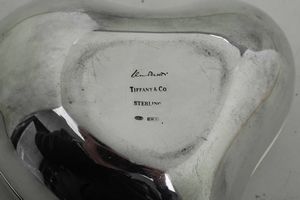 Scatola a cuore. Designer Elsa Peretti per Tiffany & Co.  Italia, ultimo quarto del XX secolo, argentiere Pampaloni, Firenze.  - Asta Argenti da Collezione | XX secolo - Associazione Nazionale - Case d'Asta italiane