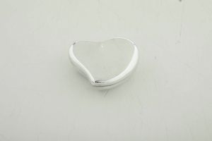 Scatola a cuore. Designer Elsa Peretti per Tiffany & Co.  Italia, ultimo quarto del XX secolo, argentiere Pampaloni, Firenze.  - Asta Argenti da Collezione | XX secolo - Associazione Nazionale - Case d'Asta italiane