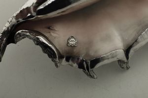 Conchiglia rivestita in argento. Etichetta a scudo Mario Buccellati. Italia XX-XXI secolo  - Asta Argenti da Collezione | XX secolo - Associazione Nazionale - Case d'Asta italiane
