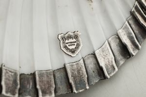 Due conchiglie rivestite in argento. Etichetta a scudo Mario Buccellati. Italia XX-XXI secolo  - Asta Argenti da Collezione | XX secolo - Associazione Nazionale - Case d'Asta italiane