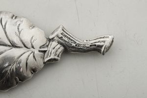 Sei cucchiai a foggia naturalistica. Argentiere Clementi, Bologna per Maison Gianmaria Buccellati. Italia XX-XXI secolo  - Asta Argenti da Collezione | XX secolo - Associazione Nazionale - Case d'Asta italiane