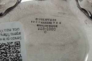 Servizio da t e caff composto da lattiera, teiera, caffettiera e zuccheriera in argento sterling fuso sbalzato e cesellato. Tiffany & Co., USA, XX secolo  - Asta Argenti da Collezione | XX secolo - Associazione Nazionale - Case d'Asta italiane