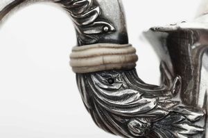 Servizio da t e caff composto da lattiera, teiera, caffettiera e zuccheriera in argento sterling fuso sbalzato e cesellato. Tiffany & Co., USA, XX secolo  - Asta Argenti da Collezione | XX secolo - Associazione Nazionale - Case d'Asta italiane