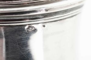 Cioccolatiera. Francia (?), seconda met del XVIII secolo. Marchi consunti di difficile lettura.  - Asta Argenti da Collezione | XX secolo - Associazione Nazionale - Case d'Asta italiane