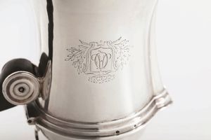 Caffettiera. Parigi 1783-1789. Maestro argentiere Jean-Pierre Charpenat (1782-1806)  - Asta Argenti da Collezione | XX secolo - Associazione Nazionale - Case d'Asta italiane