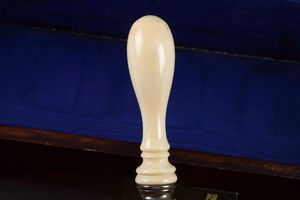 Necessaire da viaggio. Francia XIX-XX secolo. Marchio per l'argento primo titolo in uso dal 1838  - Asta Argenti da Collezione | XX secolo - Associazione Nazionale - Case d'Asta italiane