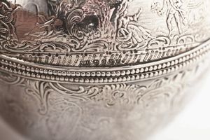 Scatola porta t. Marchi di imitazione dell'argenteria inglese. Probabilmente Hanao, Germania XIX-XX secolo  - Asta Argenti da Collezione | XX secolo - Associazione Nazionale - Case d'Asta italiane