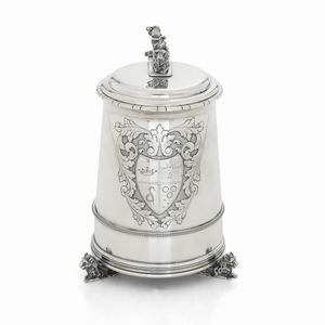 Tankard. Marchi di fantasia ad imitazione dell'argenteria antica. Manifattura europea (Hanau?), XIX-XX secolo  - Asta Argenti da Collezione | XX secolo - Associazione Nazionale - Case d'Asta italiane