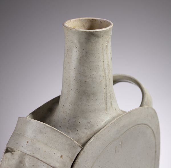 GAMBONE BRUNO (n. 1936) : Bottiglia a orcio biansata  - Asta Asta 410 | DESIGN E ARTI DECORATIVE DEL NOVECENTO - CERAMICHE Online - Associazione Nazionale - Case d'Asta italiane