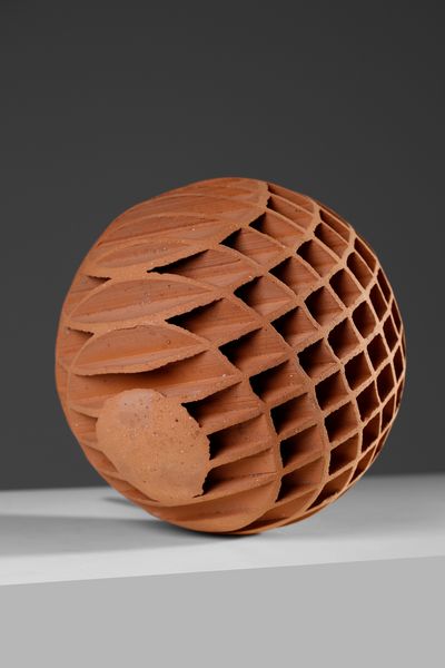 TASCA ALESSIO (1929 - 2020) : Sfera  - Asta Asta 410 | DESIGN E ARTI DECORATIVE DEL NOVECENTO - CERAMICHE Online - Associazione Nazionale - Case d'Asta italiane