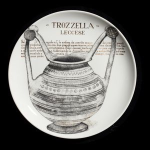 FORNASETTI PIERO (1913 - 1988) - Piatto Trozzella leccese