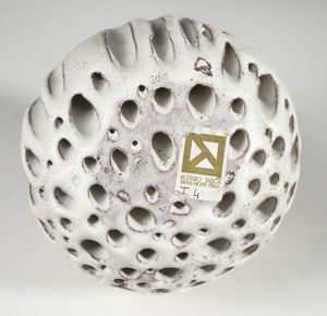 TASCA ALESSIO (1929 - 2020) : Sfera estrusa oblunga  - Asta Asta 410 | DESIGN E ARTI DECORATIVE DEL NOVECENTO - CERAMICHE Online - Associazione Nazionale - Case d'Asta italiane