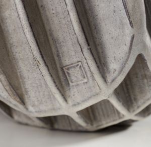 TASCA ALESSIO (1929 - 2020) : Sfera traforata a estrusione  - Asta Asta 410 | DESIGN E ARTI DECORATIVE DEL NOVECENTO - CERAMICHE Online - Associazione Nazionale - Case d'Asta italiane