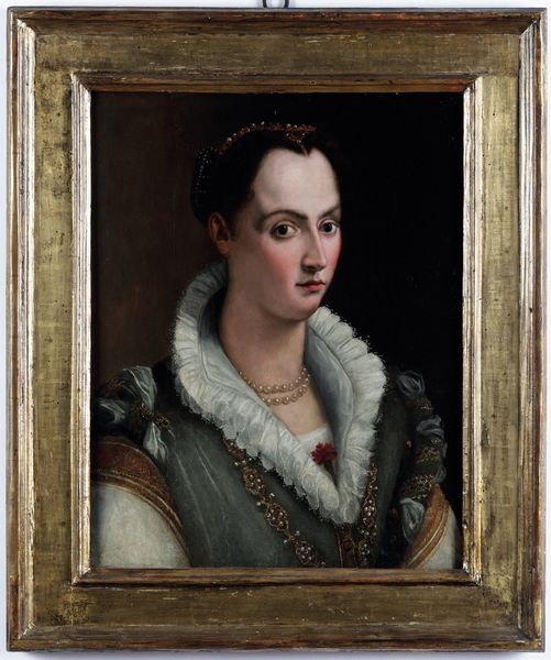 Alessandro Allori, Bottega di : Ritratto di nobildonna con garofano rosso  - Asta Old Masters - Associazione Nazionale - Case d'Asta italiane