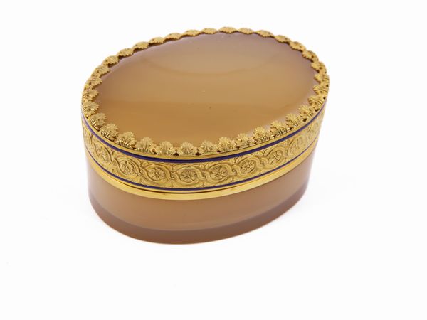 Tabacchiera in agata, oro giallo e smalto blu  - Asta Gioielli e Orologi - Associazione Nazionale - Case d'Asta italiane