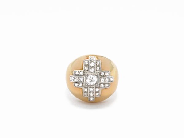 Anello a fascia in oro bianco e oro giallo con diamanti  - Asta Gioielli e Orologi - Associazione Nazionale - Case d'Asta italiane