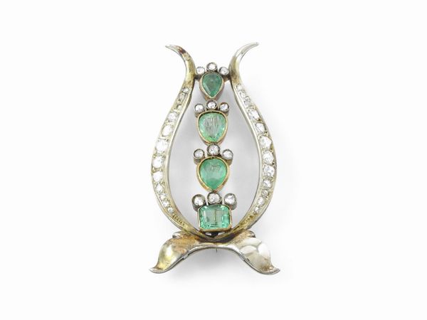 Spilla in oro a basso titolo e argento con diamanti e smeraldi  - Asta Gioielli e Orologi - Associazione Nazionale - Case d'Asta italiane