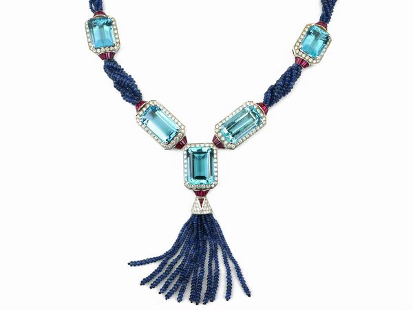 Collana Petochi in oro bianco con diamanti, rubini, zaffiri e acquamarine  - Asta Gioielli e Orologi - Associazione Nazionale - Case d'Asta italiane