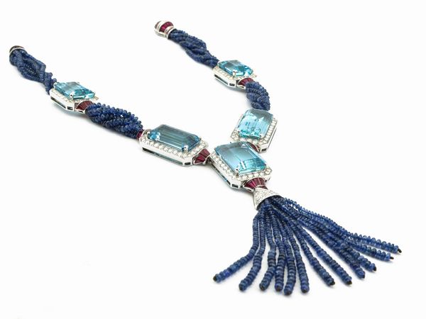 Collana Petochi in oro bianco con diamanti, rubini, zaffiri e acquamarine  - Asta Gioielli e Orologi - Associazione Nazionale - Case d'Asta italiane