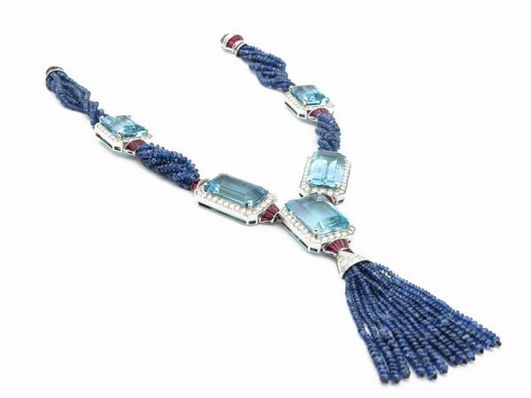 Collana Petochi in oro bianco con diamanti, rubini, zaffiri e acquamarine  - Asta Gioielli e Orologi - Associazione Nazionale - Case d'Asta italiane