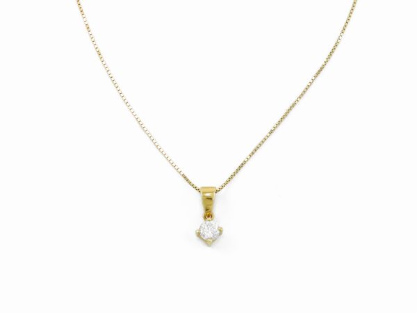 Catenina con pendente punto luce in oro giallo con diamante  - Asta Gioielli e Orologi - Associazione Nazionale - Case d'Asta italiane