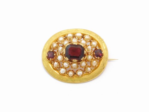 Spilla in oro giallo con granati e perle  - Asta Gioielli e Orologi - Associazione Nazionale - Case d'Asta italiane