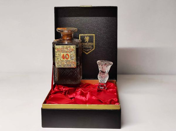 Macallan-Glenlivet 40 Years Old Decanter, Pure Malt Scoth Whisky  - Asta Whisky & Co. - Associazione Nazionale - Case d'Asta italiane