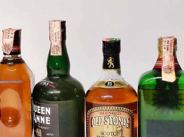 Royal Stewart, Queen Anne, Old Stones, Ambassador, Francis, Seven Eleven, Scoth Whisky  - Asta Whisky & Co. - Associazione Nazionale - Case d'Asta italiane