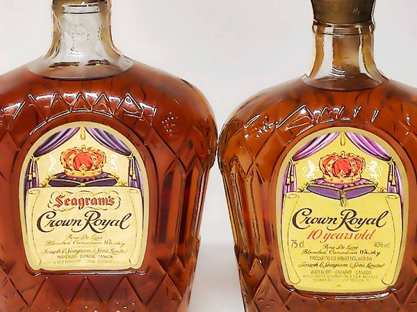 Crown Royal, Canadian Whisky  - Asta Whisky & Co. - Associazione Nazionale - Case d'Asta italiane