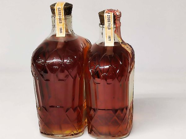 Crown Royal, Canadian Whisky  - Asta Whisky & Co. - Associazione Nazionale - Case d'Asta italiane