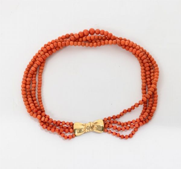 Girocollo a quattro fili in corallo  - Asta Gioielli - Associazione Nazionale - Case d'Asta italiane