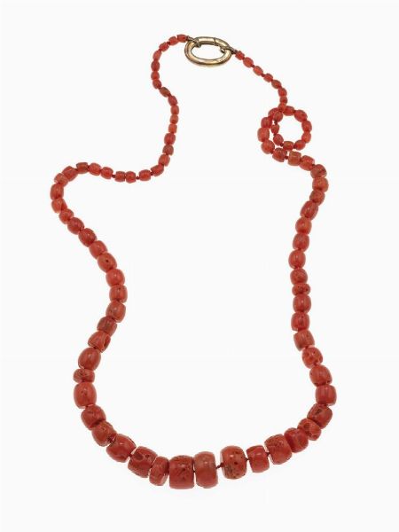 Collana con coralli scalari  - Asta Gioielli - Associazione Nazionale - Case d'Asta italiane