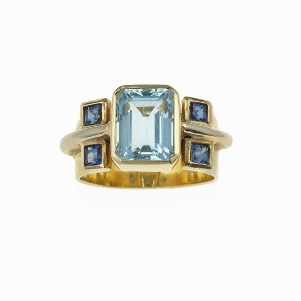 Anello con acquamarina e piccoli zaffiri  - Asta Gioielli - Associazione Nazionale - Case d'Asta italiane
