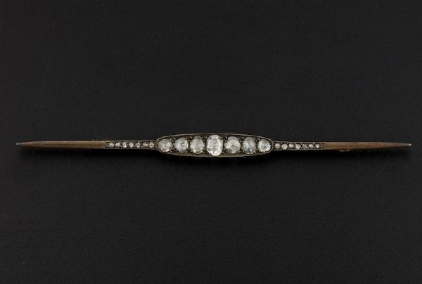 Spilla con rose di diamanti  - Asta Gioielli - Associazione Nazionale - Case d'Asta italiane