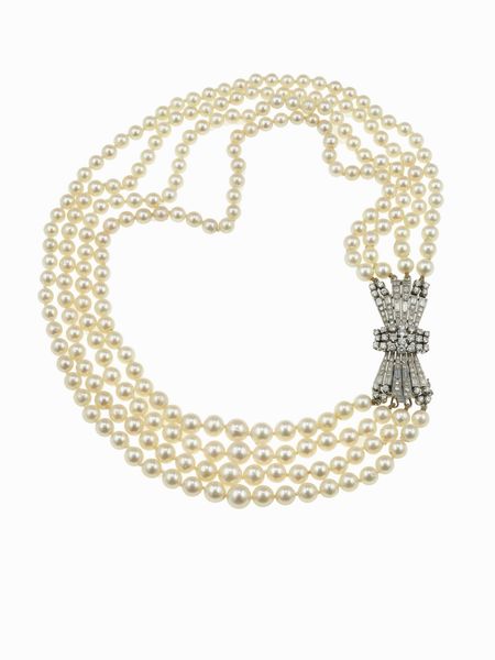 Collana a quattro fili di perle coltivate con fermezza in diamanti  - Asta Gioielli - Associazione Nazionale - Case d'Asta italiane