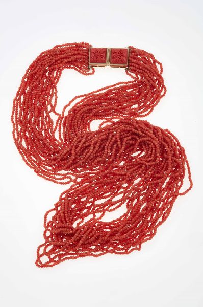 Collana a pi fili in corallo  - Asta Gioielli - Associazione Nazionale - Case d'Asta italiane