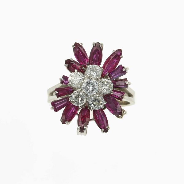 Anello fiore con diamanti e rubini  - Asta Gioielli - Associazione Nazionale - Case d'Asta italiane