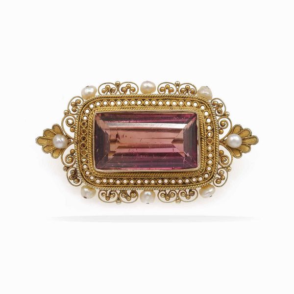 Spilla in filigrana con tormalina e piccole perle  - Asta Gioielli - Associazione Nazionale - Case d'Asta italiane