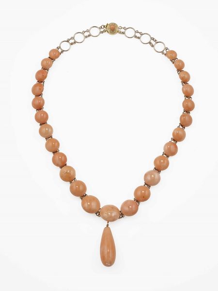 Collana e anello in corallo rosa  - Asta Gioielli - Associazione Nazionale - Case d'Asta italiane