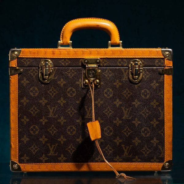Louis Vuitton Beauty Cse  - Asta Luxury Vintage e Penne da Collezione - Associazione Nazionale - Case d'Asta italiane