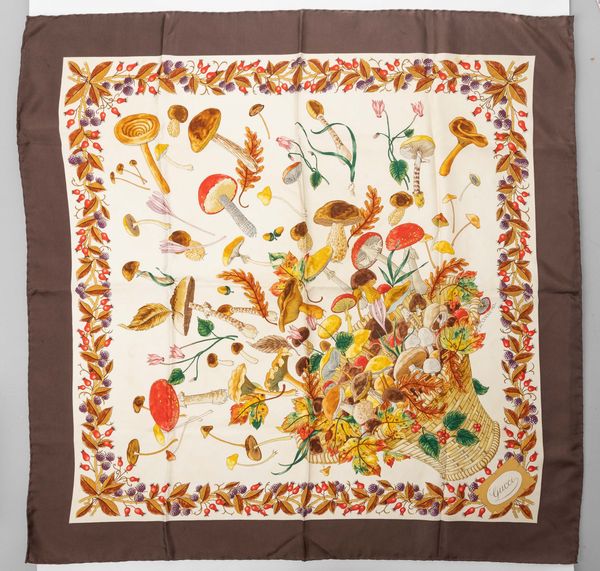 Ken Scott /Gucci/Fendi - lotto di 3 Foulards  - Asta Luxury Vintage e Penne da Collezione - Associazione Nazionale - Case d'Asta italiane