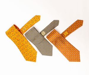 Herms lotto di tre cravatte<BR>  - Asta Luxury Vintage e Penne da Collezione - Associazione Nazionale - Case d'Asta italiane