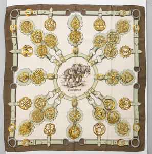 Hemrs Carr - lotto di due Foulards  - Asta Luxury Vintage e Penne da Collezione - Associazione Nazionale - Case d'Asta italiane